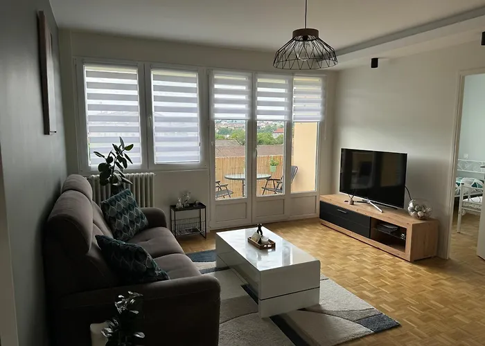 Appartement Chaleureux Et Spacieux T3